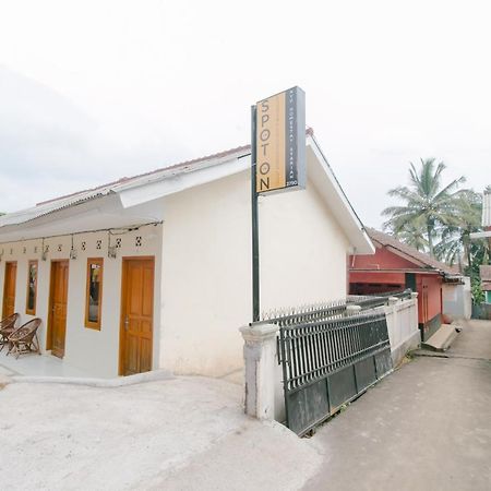 Ayu Homestay Syariah Sukabumi Esterno foto