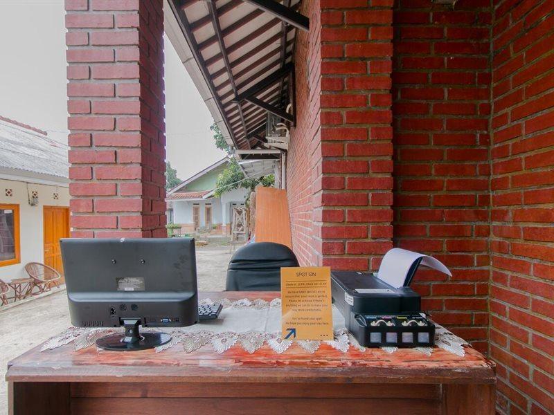 Ayu Homestay Syariah Sukabumi Esterno foto