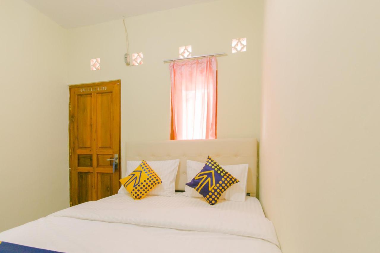 Ayu Homestay Syariah Sukabumi Esterno foto