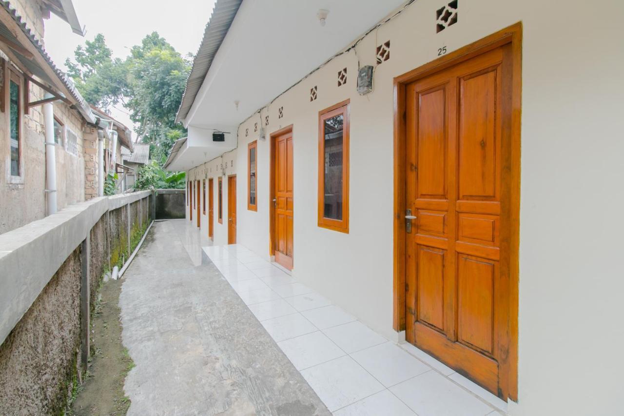 Ayu Homestay Syariah Sukabumi Esterno foto