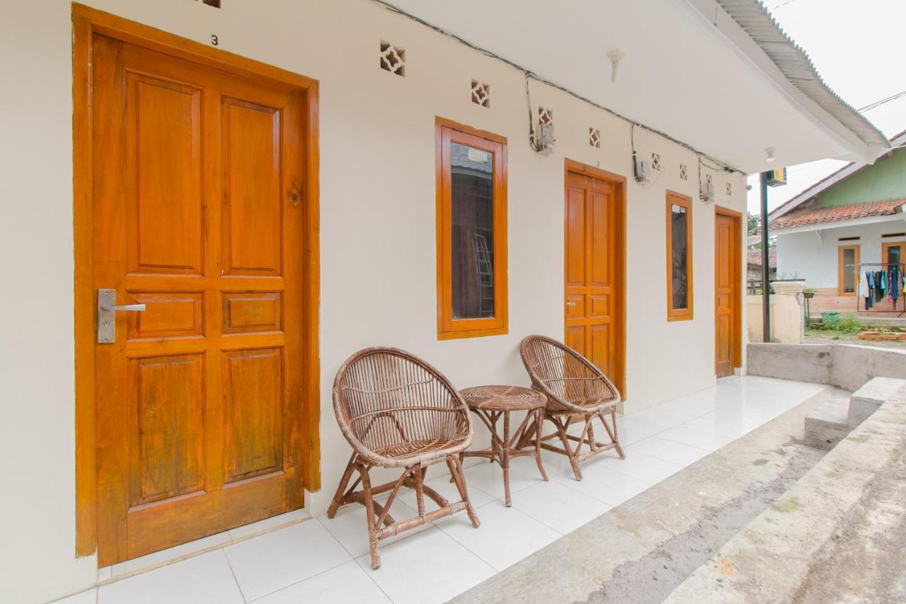Ayu Homestay Syariah Sukabumi Esterno foto