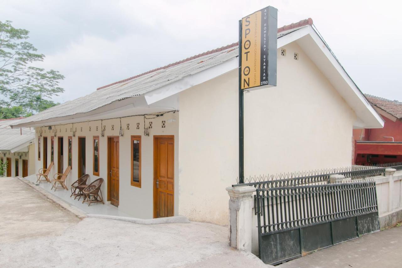 Ayu Homestay Syariah Sukabumi Esterno foto